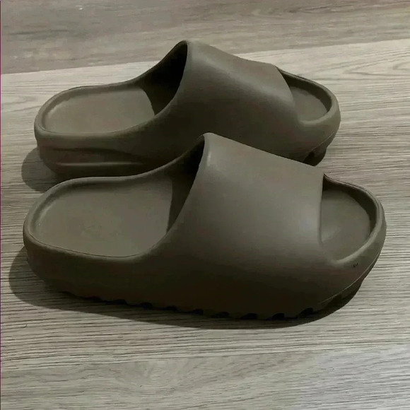 Adidas Yeezy Olive Green Slide Sandals - Picture 2 of 4